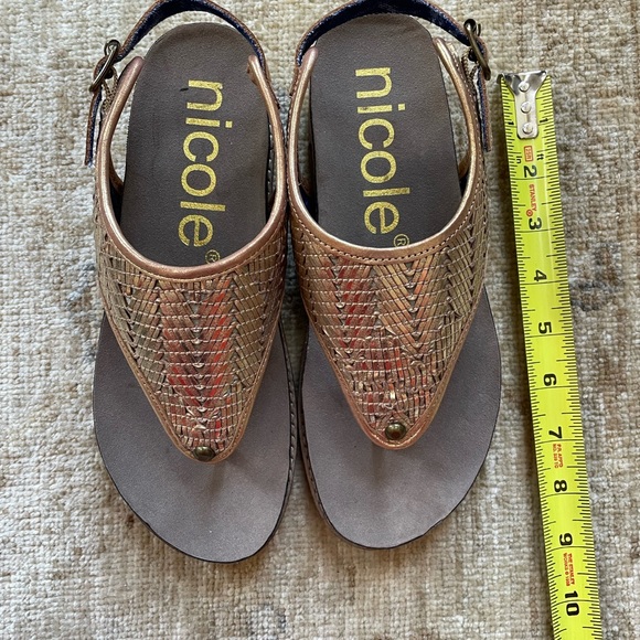 Nicole Woven Gold Thong Sandals, Size 6.  NWOT - Picture 8 of 13